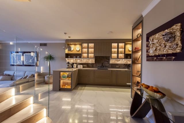 3 soverom Hus til salgs i Nueva Andalucia, Marbella med svømmebasseng - € 1 550 000 (Ref: 9747347)