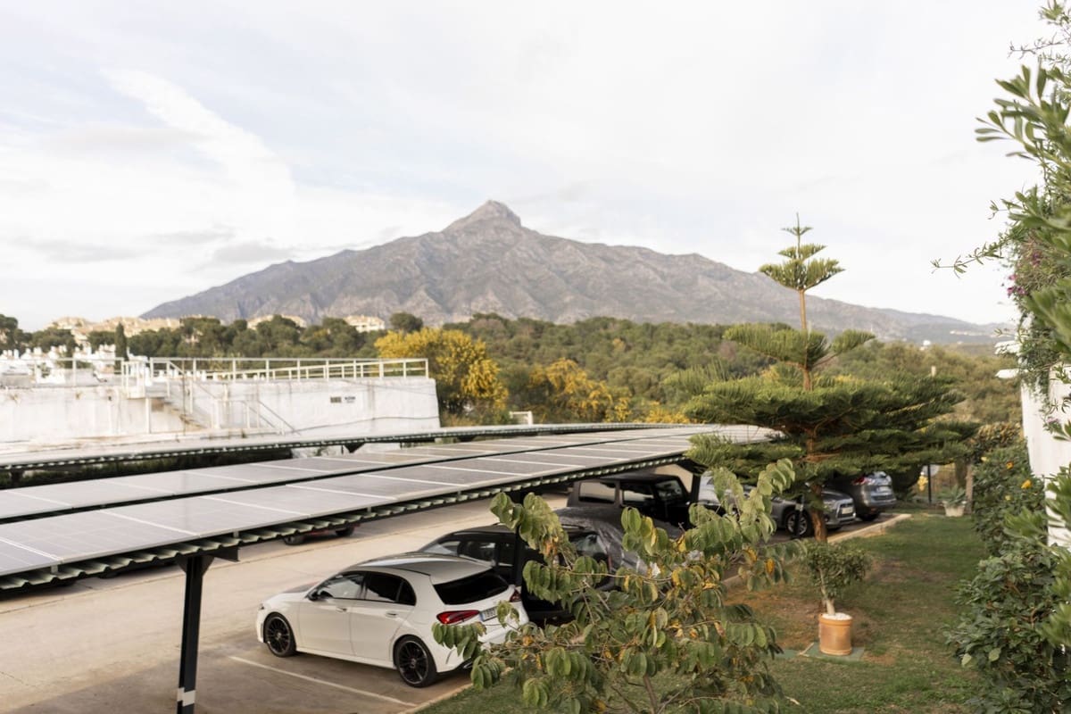 3 bedroom Townhouse for sale in Nueva Andalucia with pool - € 1,550,000 (Ref: 9747347)