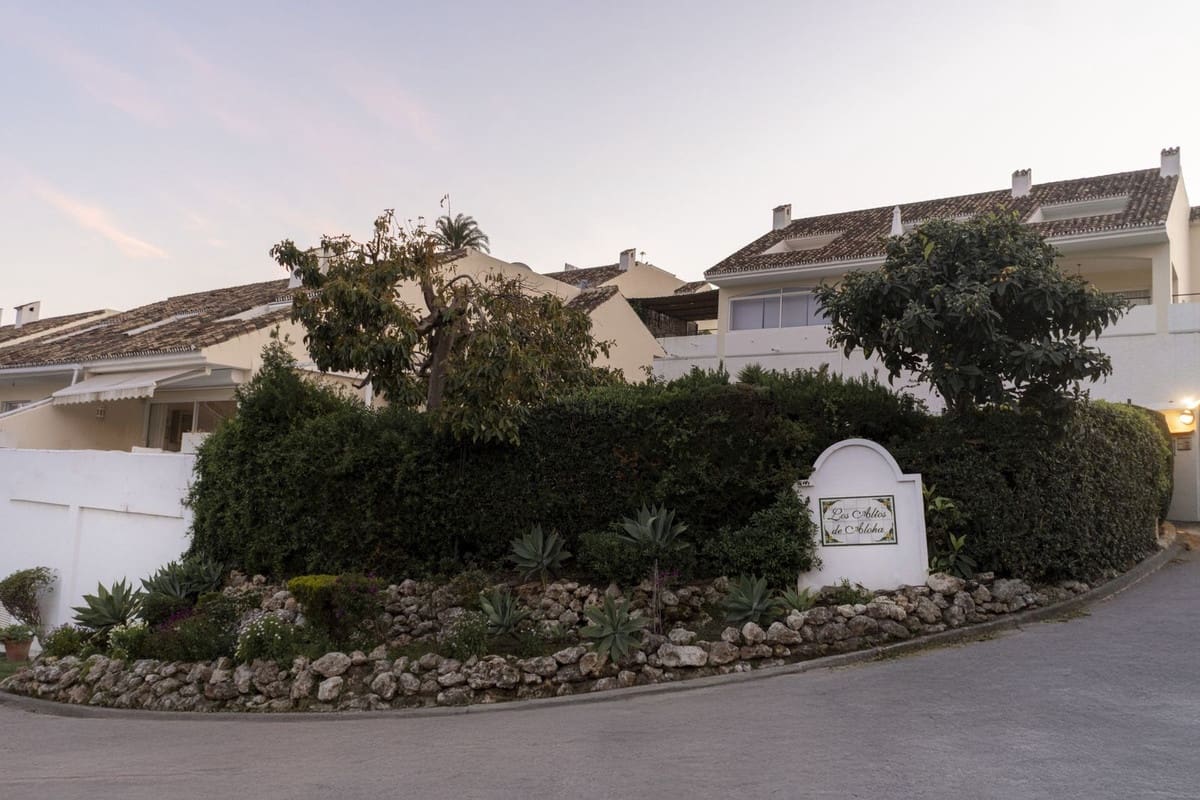 3 bedroom Townhouse for sale in Nueva Andalucia with pool - € 1,550,000 (Ref: 9747347)