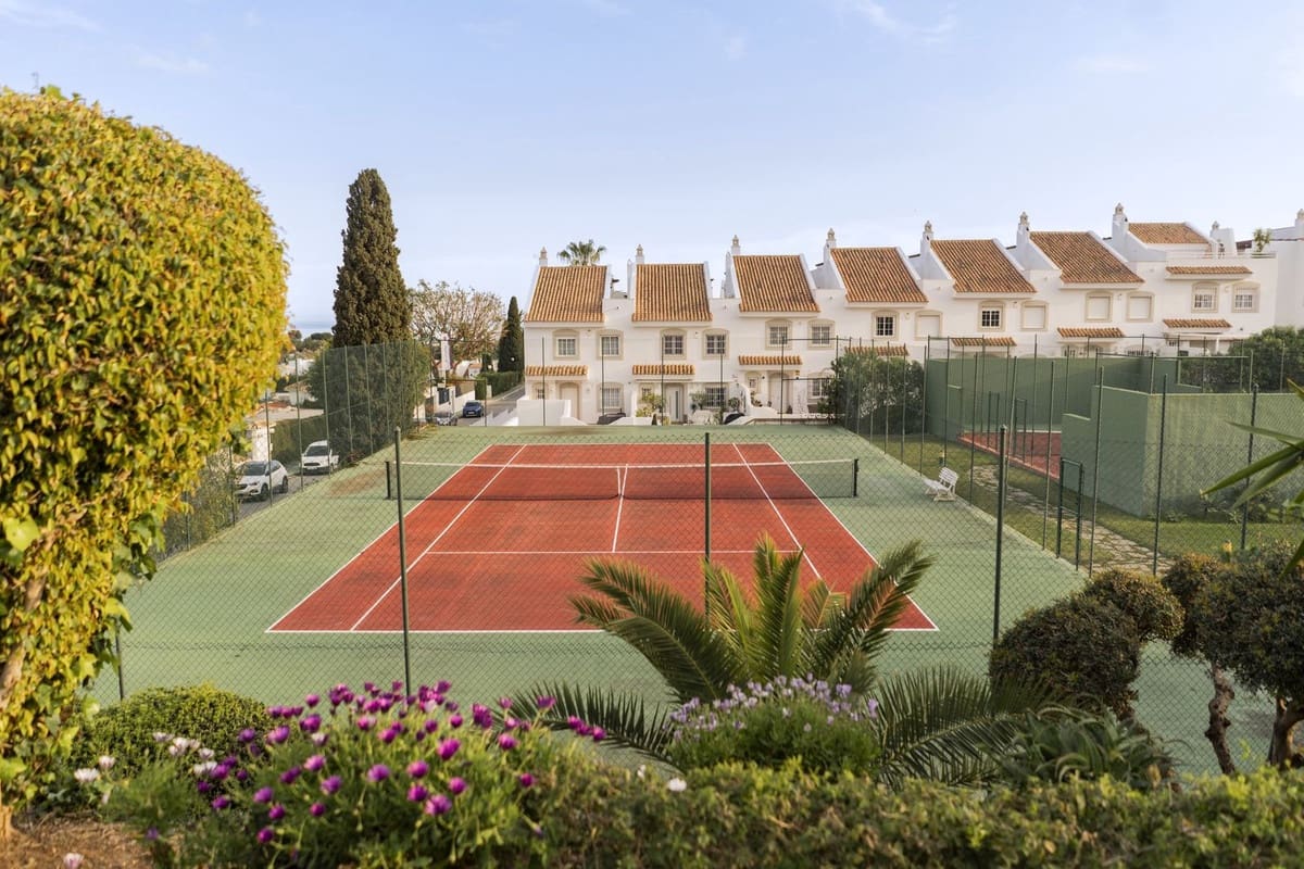 3 bedroom Townhouse for sale in Nueva Andalucia with pool - € 1,550,000 (Ref: 9747347)