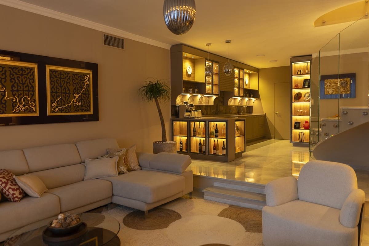 3 bedroom Townhouse for sale in Nueva Andalucia with pool - € 1,550,000 (Ref: 9747347)