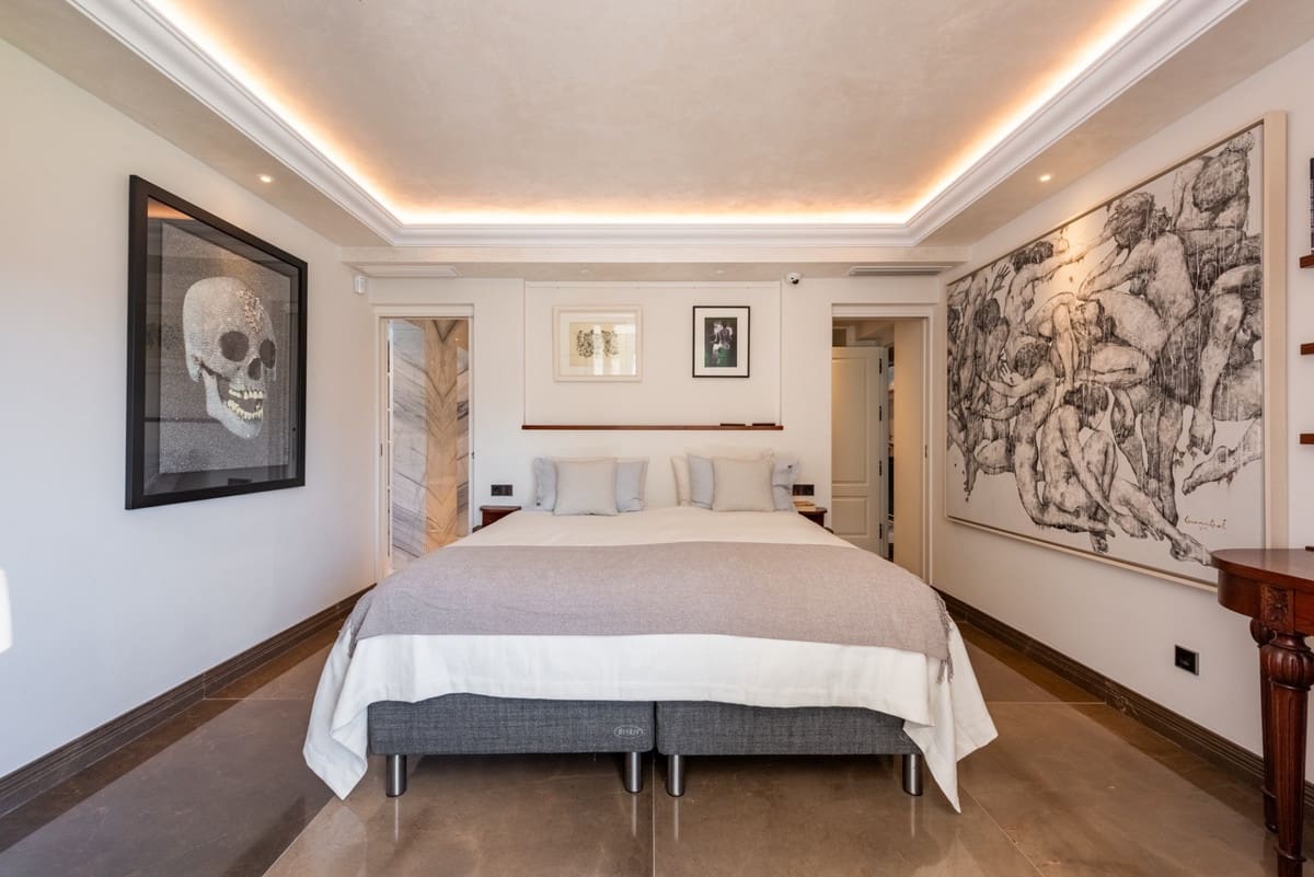 4 bedroom Villa for sale in San Pedro de Alcantara with pool garage - € 5,850,000 (Ref: 9747351)