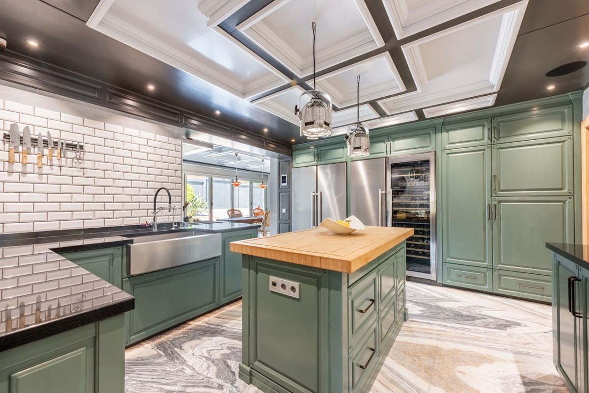 4 bedroom Villa for sale in San Pedro de Alcantara with pool garage - € 5,850,000 (Ref: 9747351)