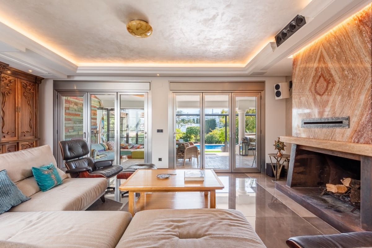 4 bedroom Villa for sale in San Pedro de Alcantara with pool garage - € 5,850,000 (Ref: 9747351)