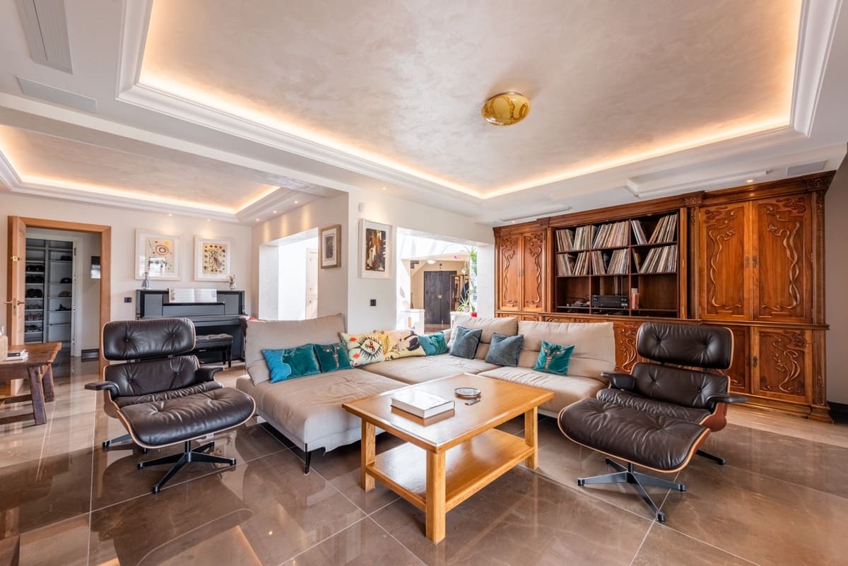 4 bedroom Villa for sale in San Pedro de Alcantara with pool garage - € 5,850,000 (Ref: 9747351)