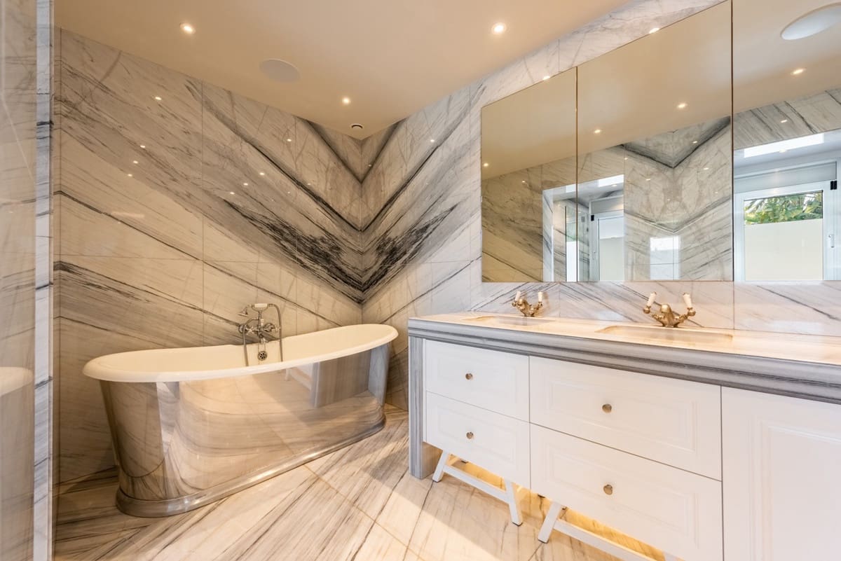 4 bedroom Villa for sale in San Pedro de Alcantara with pool garage - € 5,850,000 (Ref: 9747351)