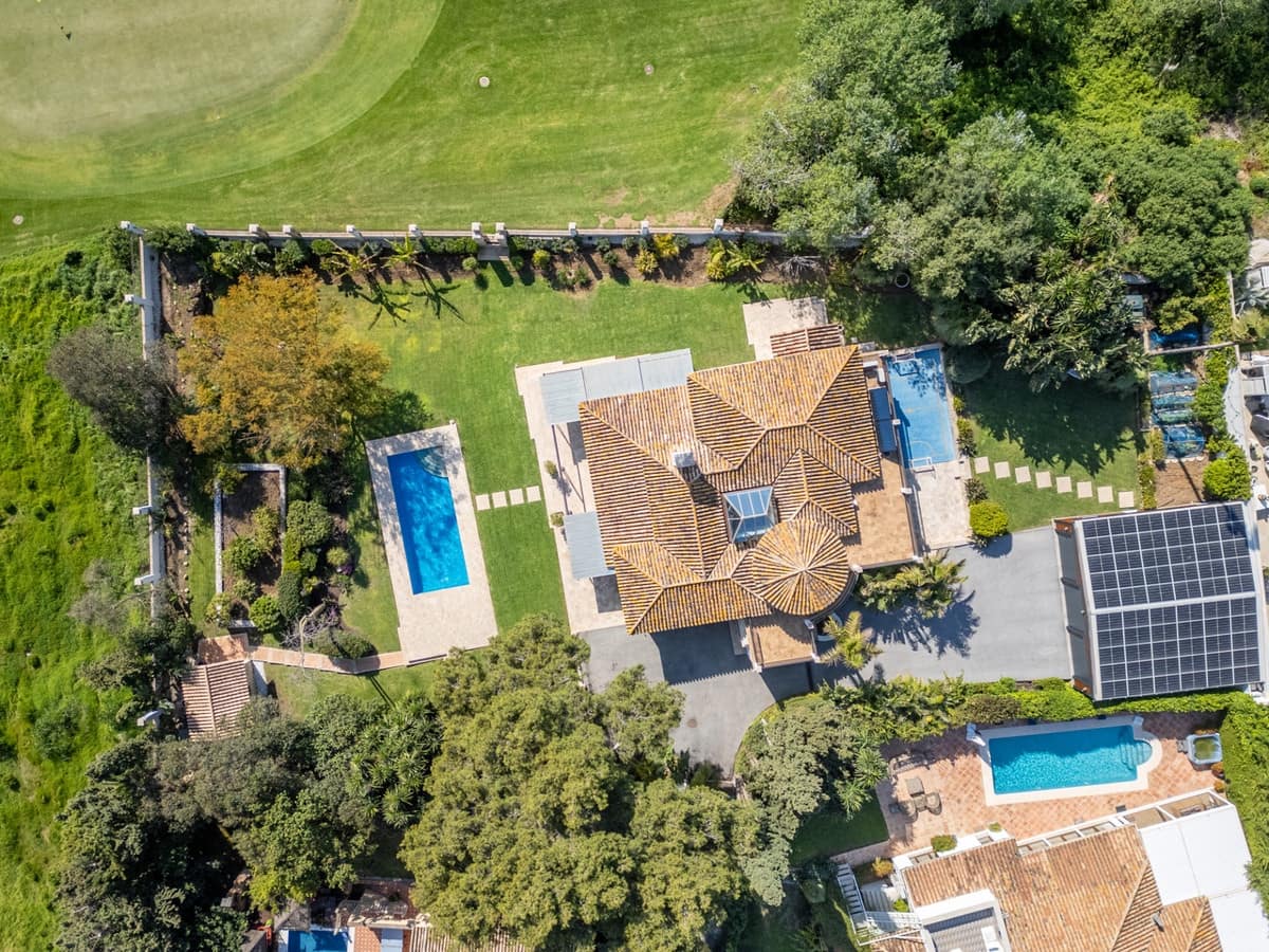 4 bedroom Villa for sale in San Pedro de Alcantara with pool garage - € 5,850,000 (Ref: 9747351)