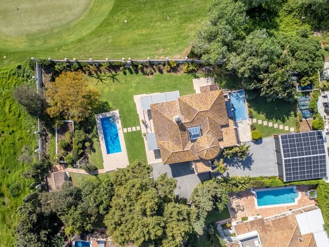 4 bedroom Villa for sale in San Pedro de Alcantara, Marbella with pool garage - € 5,850,000 (Ref: 9747351)