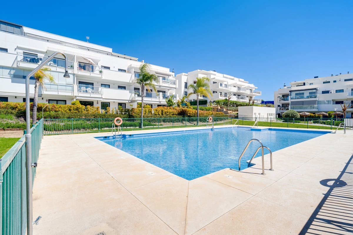 2 soveværelse Lejlighed til salg i La Cala de Mijas med swimmingpool garage - € 350.000 (Ref: 9747354)