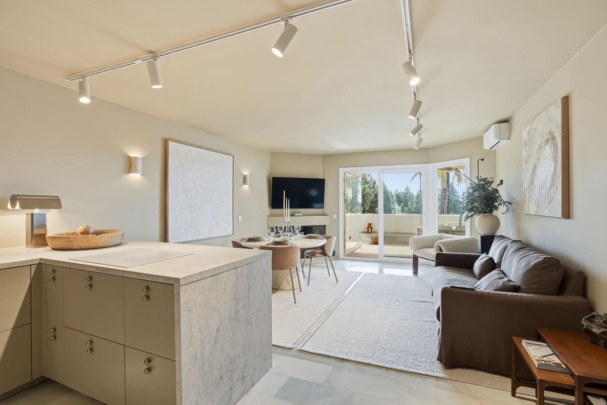 3 bedroom Apartment for sale in Calahonda with pool garage - € 569,000 (Ref: 9747355)