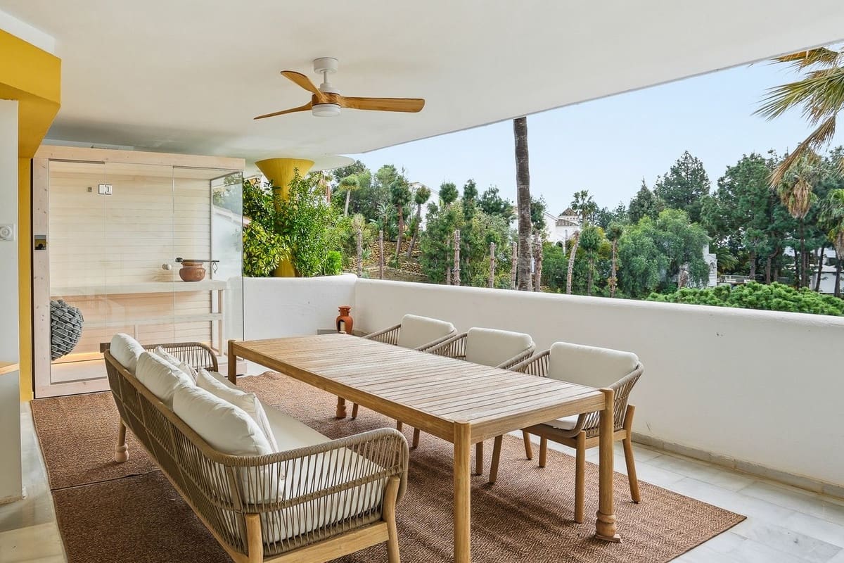 3 bedroom Apartment for sale in Calahonda with pool garage - € 569,000 (Ref: 9747355)