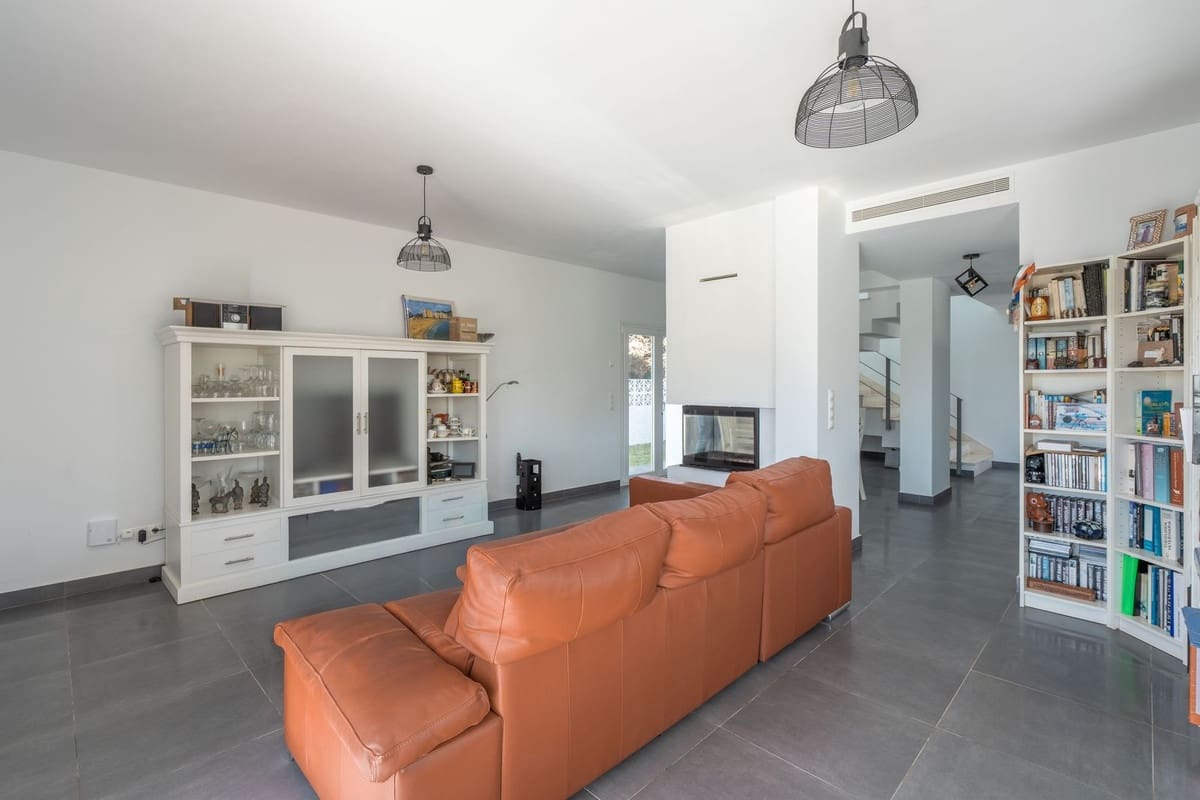 3 sovrum Villa till salu i Mijas Costa med pool garage - 995 000 € (Ref: 9747356)