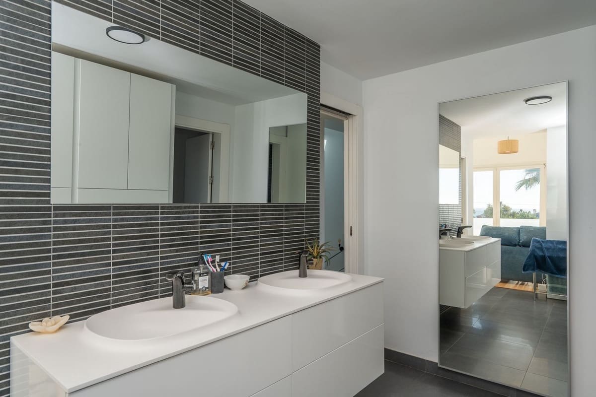 3 sovrum Villa till salu i Mijas Costa med pool garage - 995 000 € (Ref: 9747356)