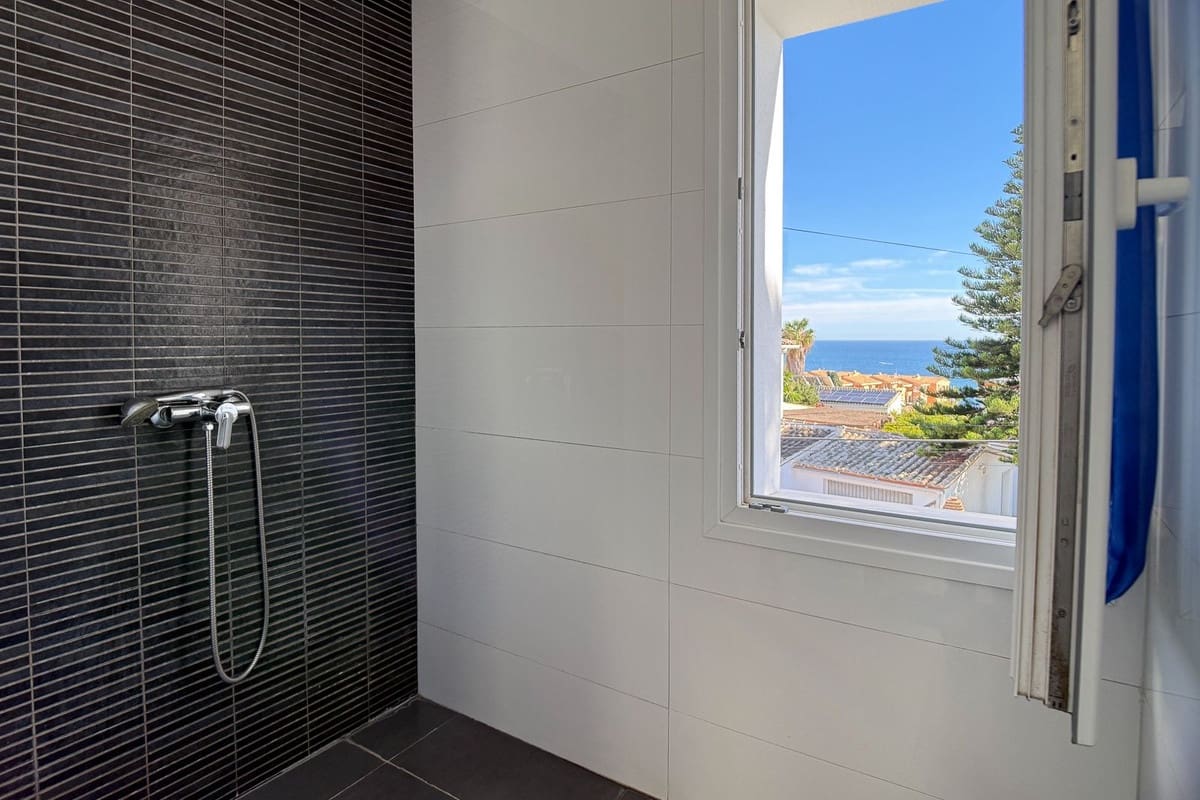 3 sovrum Villa till salu i Mijas Costa med pool garage - 995 000 € (Ref: 9747356)