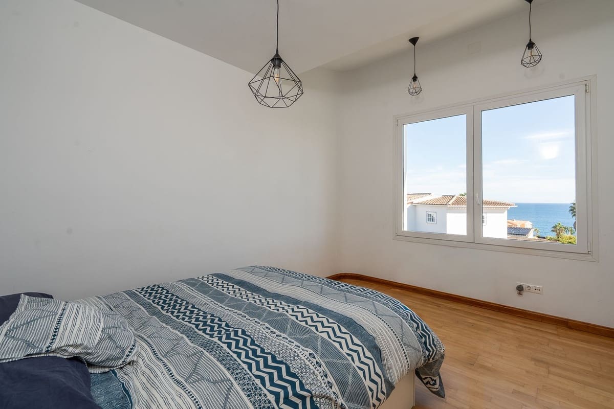 3 sovrum Villa till salu i Mijas Costa med pool garage - 995 000 € (Ref: 9747356)