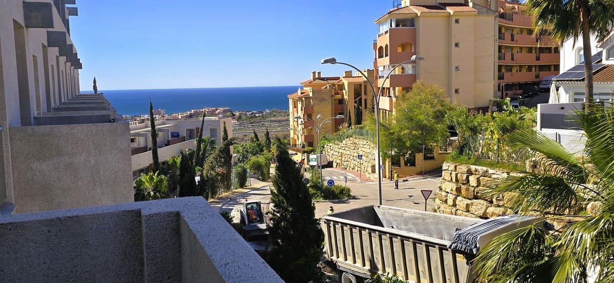 Apartamento de 2 habitaciones en Riviera del Sol en venta con piscina garaje - 335.000 € (Ref: 9748349)