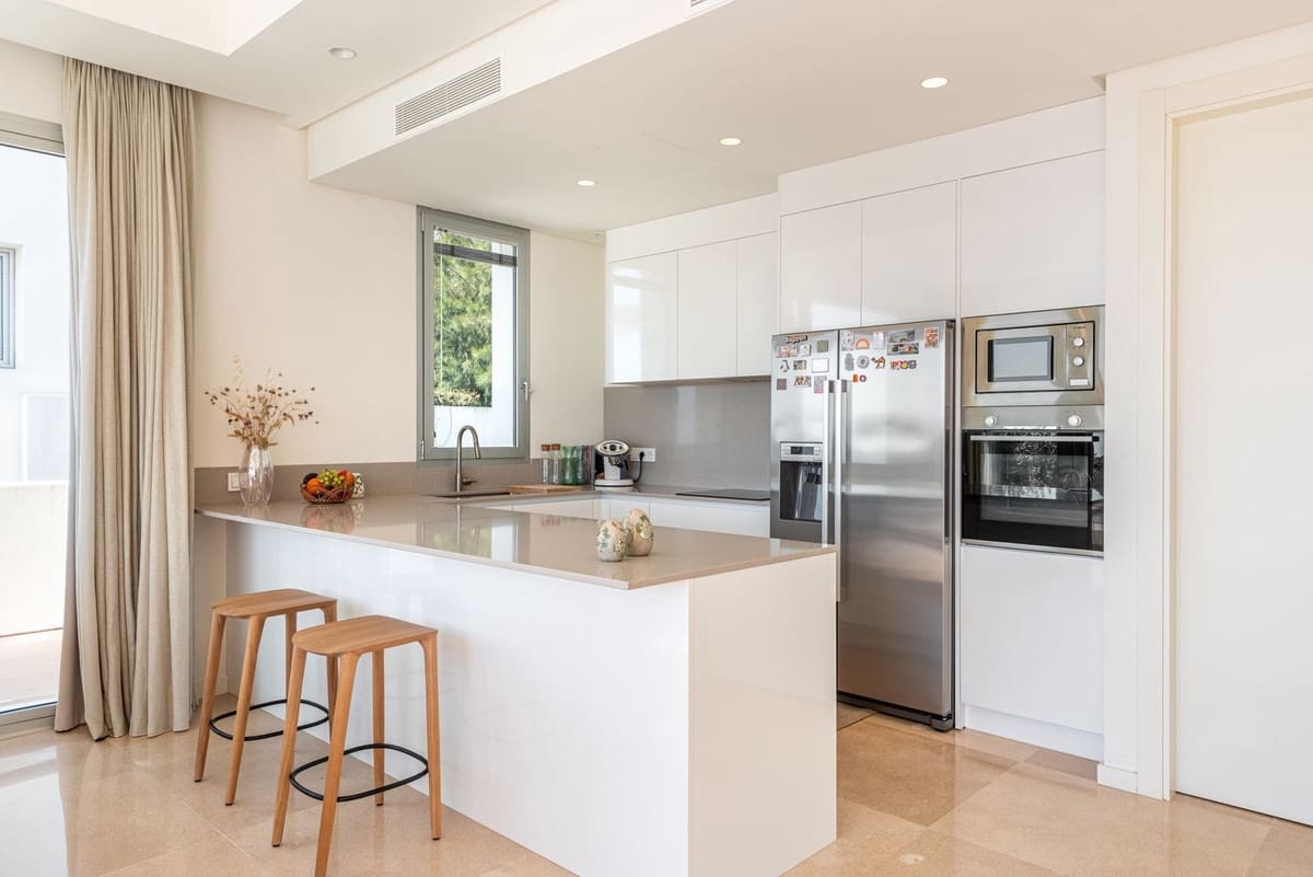 4 bedroom Penthouse for sale in Benahavis with pool garage - € 1,249,000 (Ref: 9748445)