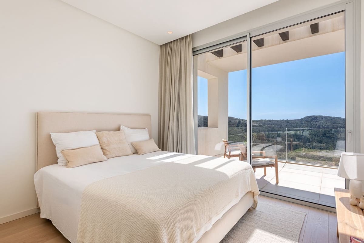4 bedroom Penthouse for sale in Benahavis with pool garage - € 1,249,000 (Ref: 9748445)
