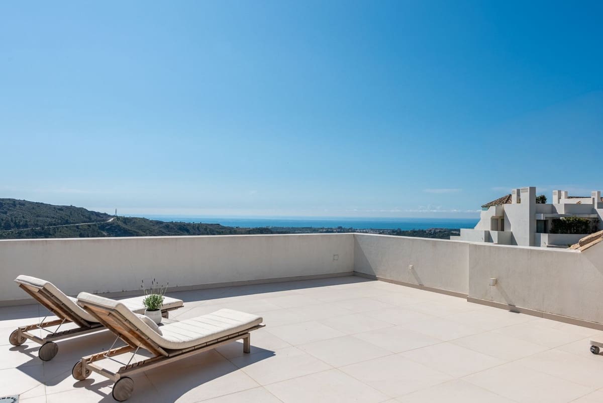 4 bedroom Penthouse for sale in Benahavis with pool garage - € 1,249,000 (Ref: 9748445)
