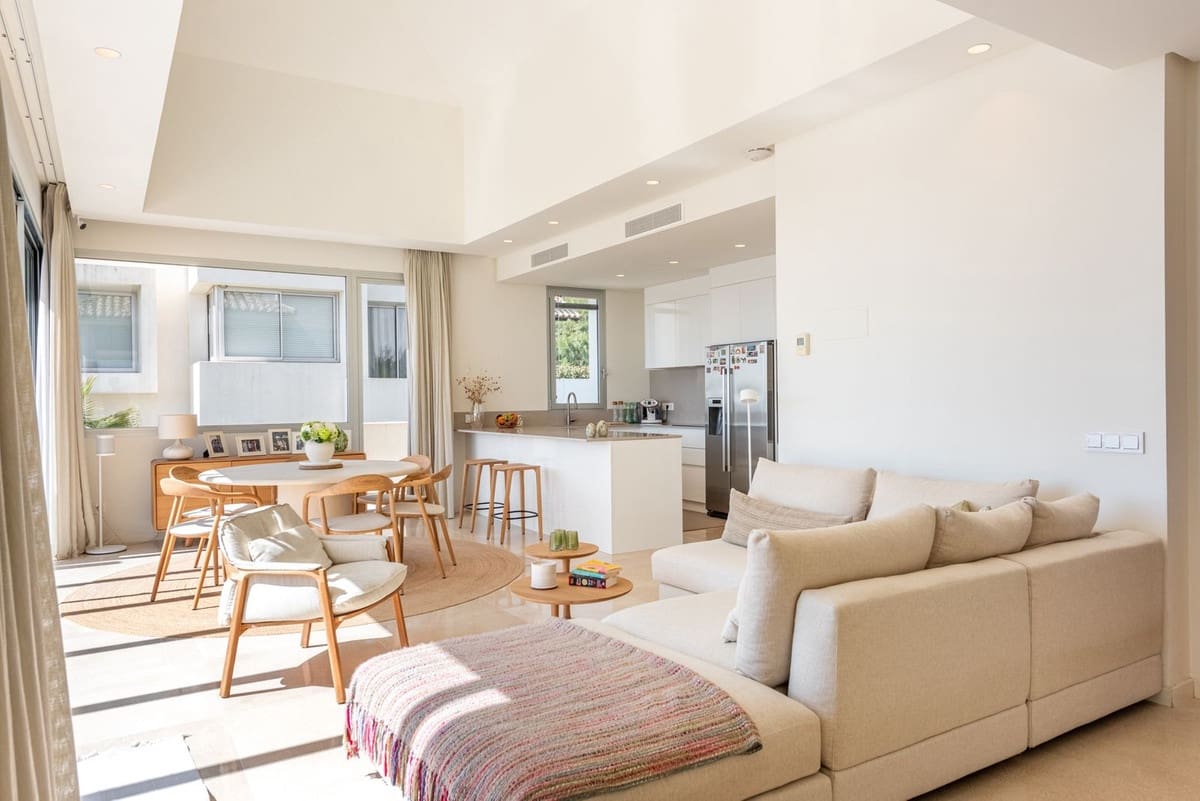 4 bedroom Penthouse for sale in Benahavis with pool garage - € 1,249,000 (Ref: 9748445)