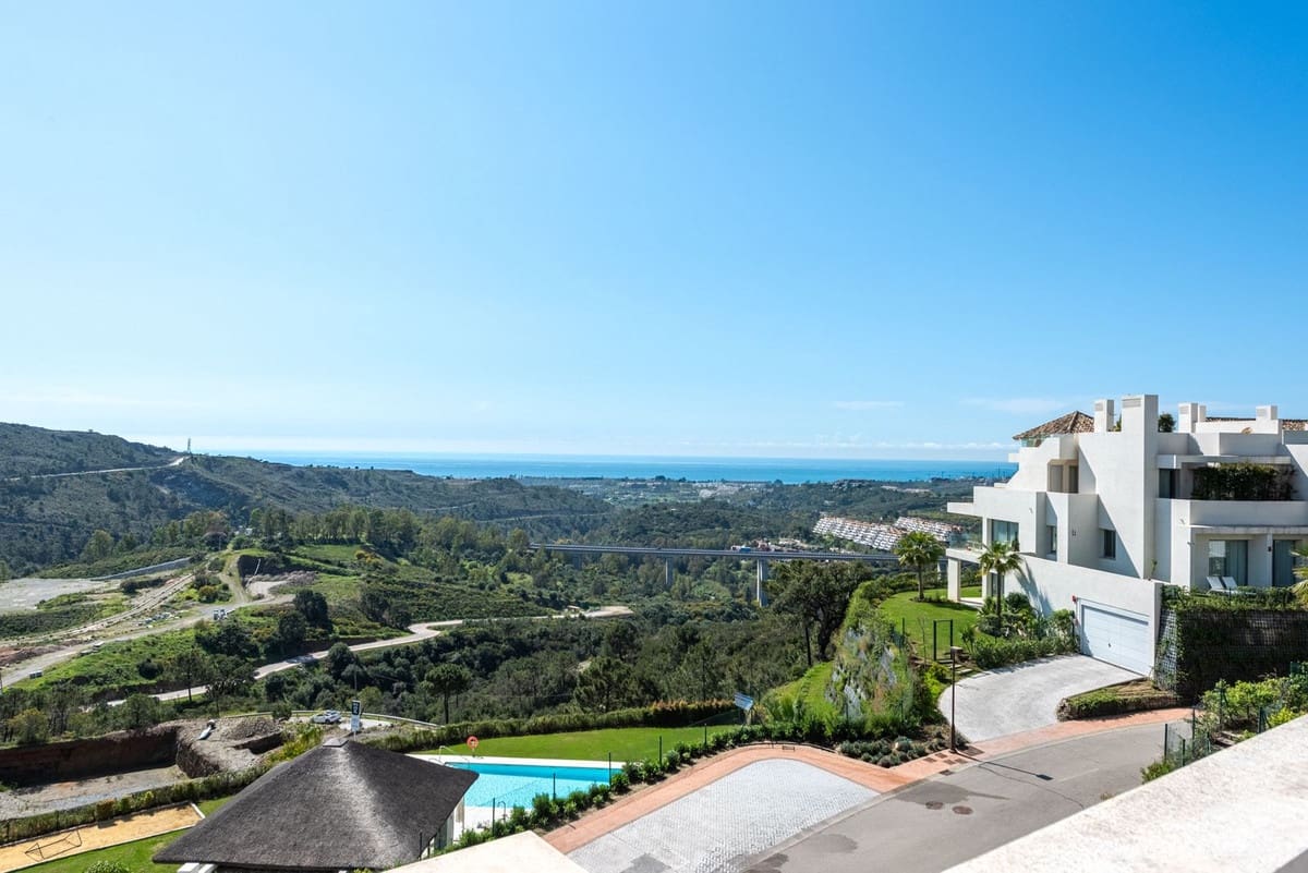 4 bedroom Penthouse for sale in Benahavis with pool garage - € 1,249,000 (Ref: 9748445)
