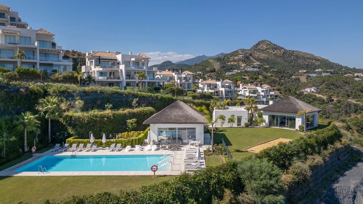 4 bedroom Penthouse for sale in Benahavis with pool garage - € 1,249,000 (Ref: 9748445)