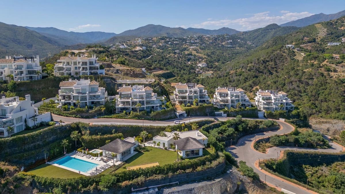 4 bedroom Penthouse for sale in Benahavis with pool garage - € 1,249,000 (Ref: 9748445)
