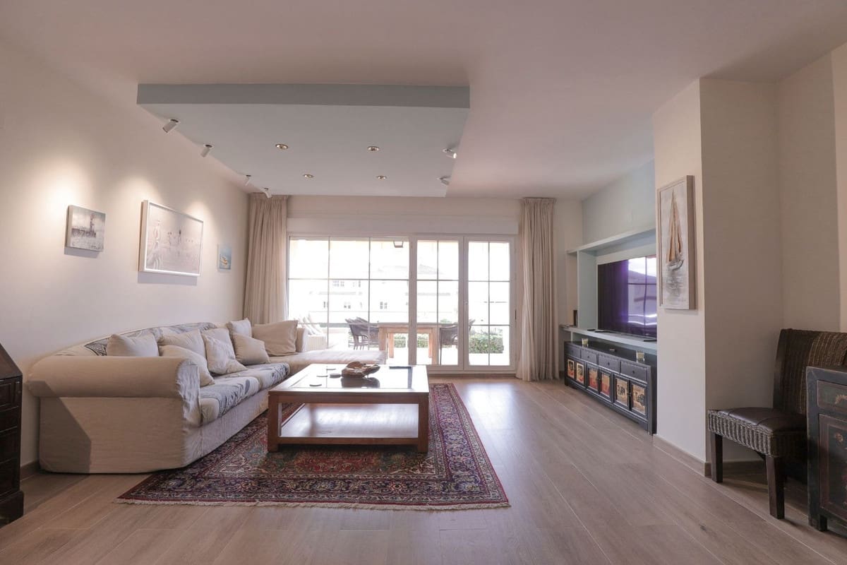 3 chambre Appartement à vendre à Cabopino avec piscine garage - 549 000 € (Ref: 9749205)