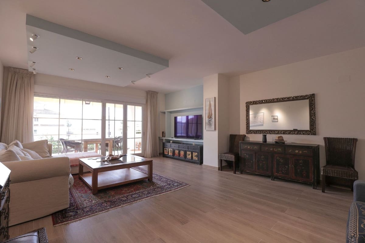 3 chambre Appartement à vendre à Cabopino avec piscine garage - 549 000 € (Ref: 9749205)