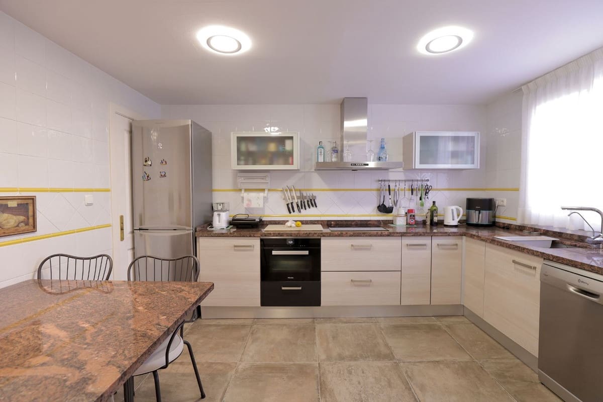 3 chambre Appartement à vendre à Cabopino avec piscine garage - 549 000 € (Ref: 9749205)