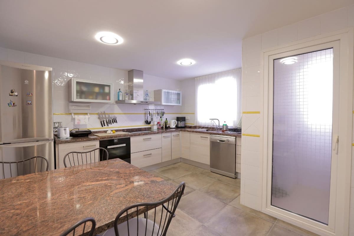 3 chambre Appartement à vendre à Cabopino avec piscine garage - 549 000 € (Ref: 9749205)