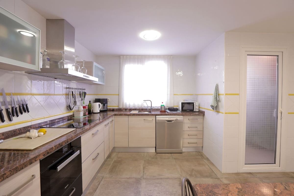 3 chambre Appartement à vendre à Cabopino avec piscine garage - 549 000 € (Ref: 9749205)