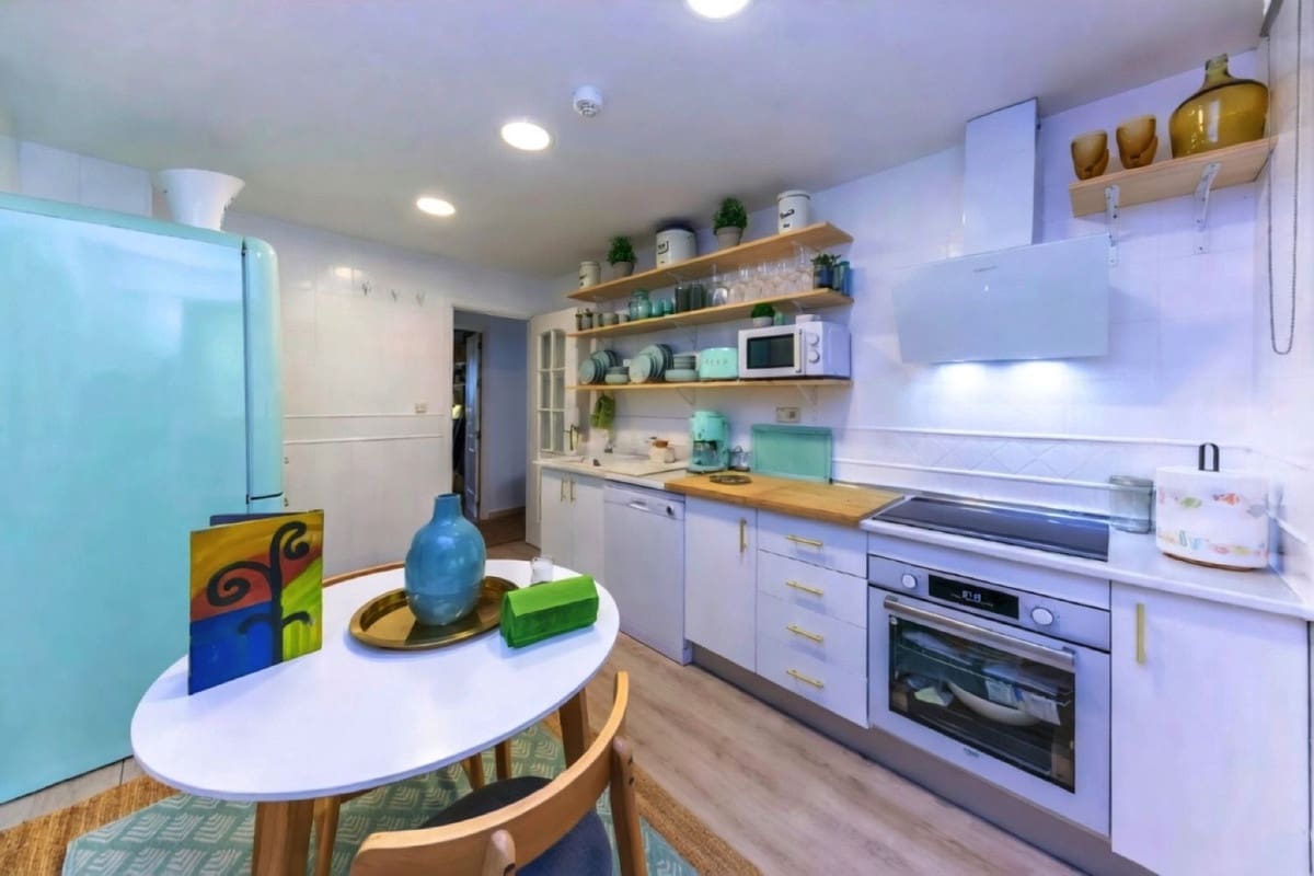 1 bedroom Apartment for sale in Nueva Andalucia with pool garage - € 355,000 (Ref: 9749233)