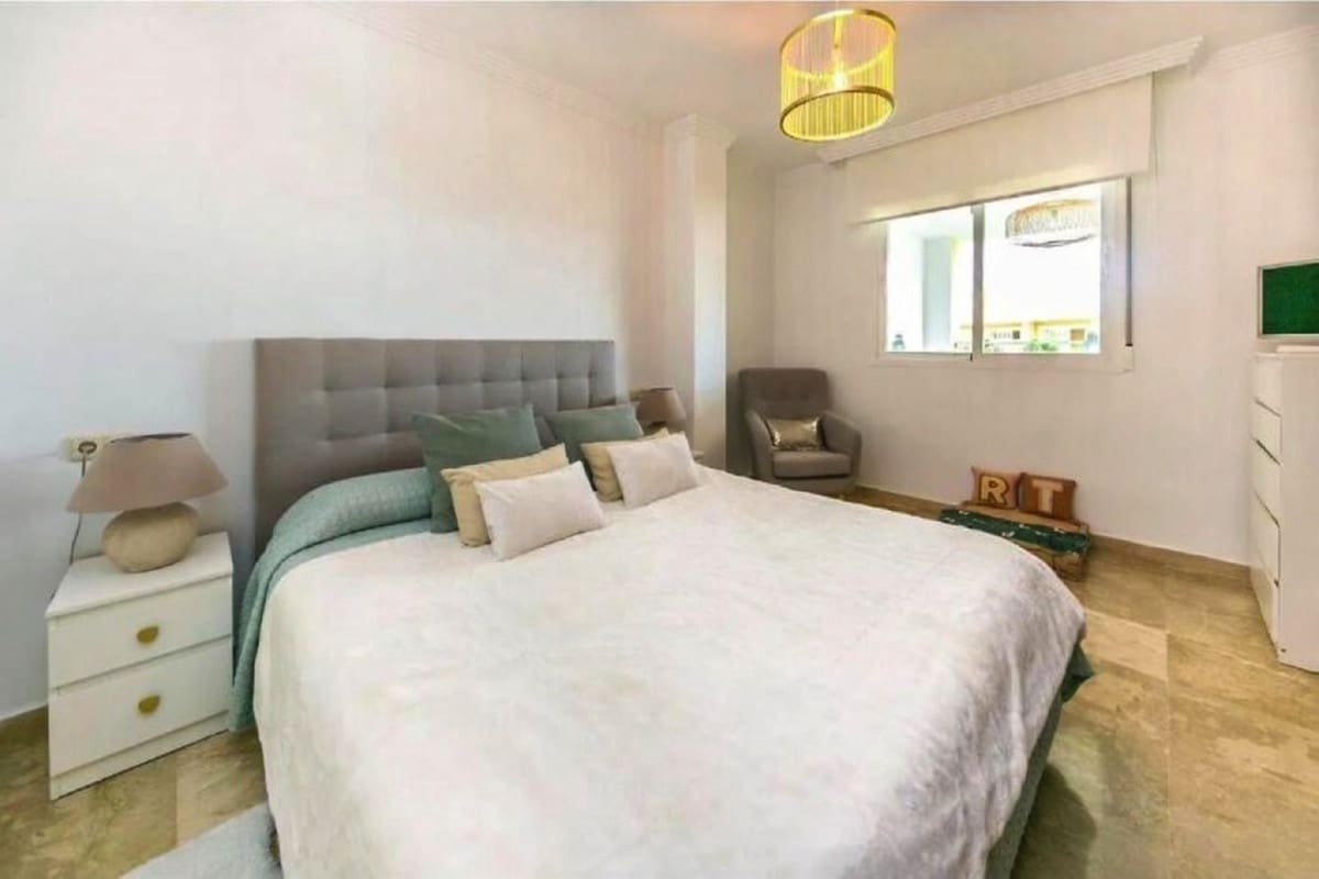 1 bedroom Apartment for sale in Nueva Andalucia with pool garage - € 355,000 (Ref: 9749233)