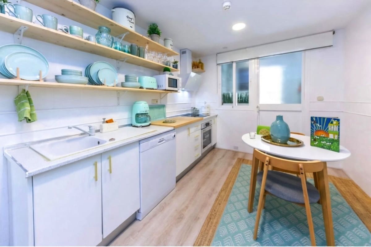 1 bedroom Apartment for sale in Nueva Andalucia with pool garage - € 355,000 (Ref: 9749233)