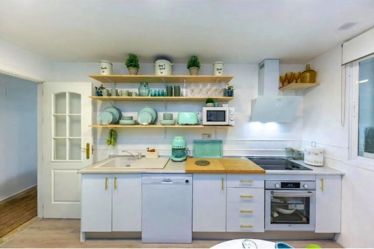 1 bedroom Apartment for sale in Nueva Andalucia with pool garage - € 355,000 (Ref: 9749233)