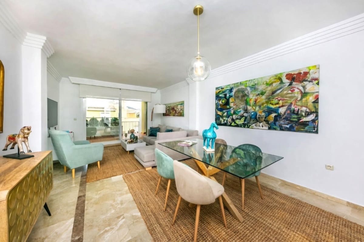 1 bedroom Apartment for sale in Nueva Andalucia with pool garage - € 355,000 (Ref: 9749233)