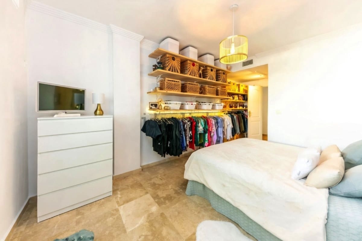 1 bedroom Apartment for sale in Nueva Andalucia with pool garage - € 355,000 (Ref: 9749233)