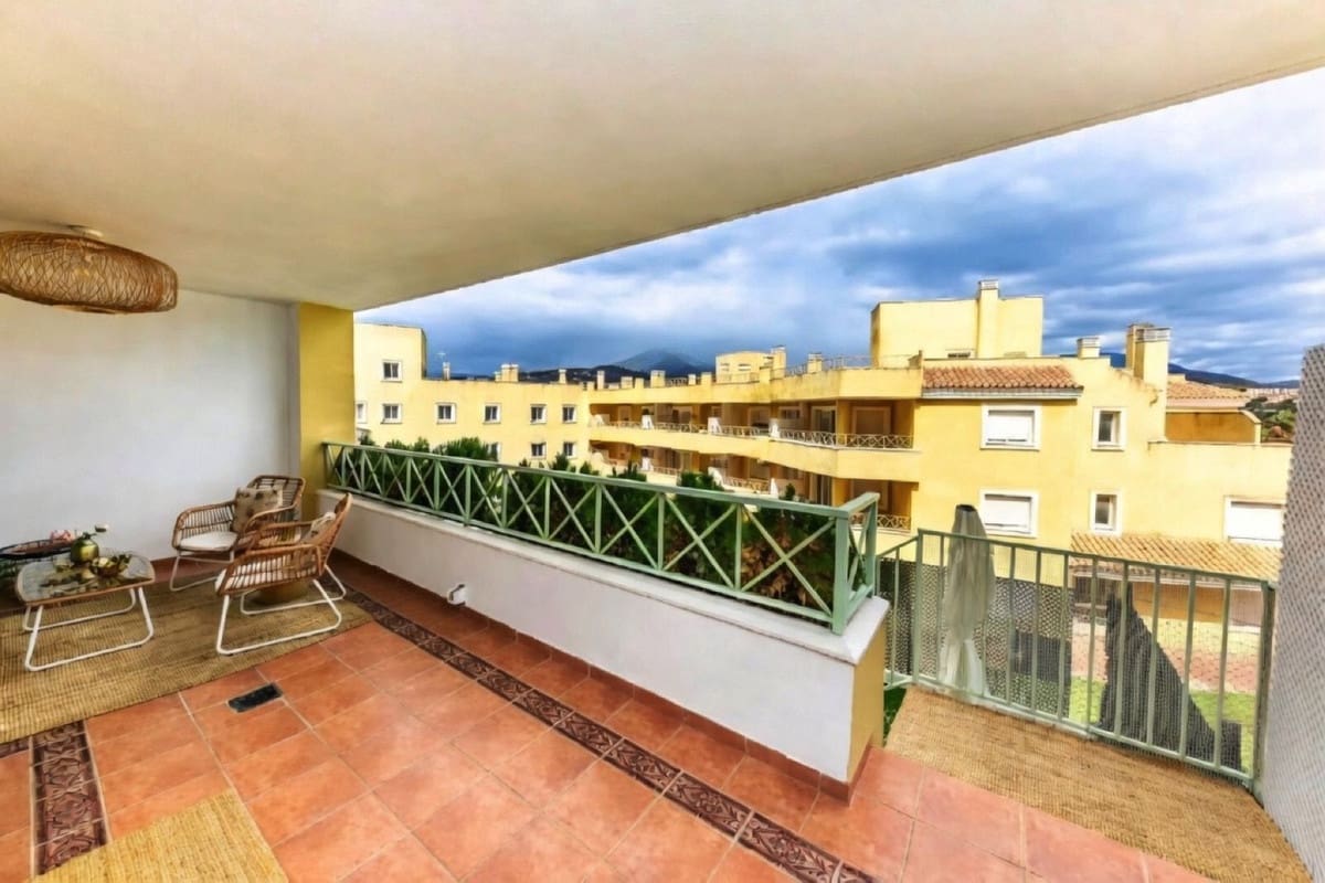 1 bedroom Apartment for sale in Nueva Andalucia with pool garage - € 355,000 (Ref: 9749233)