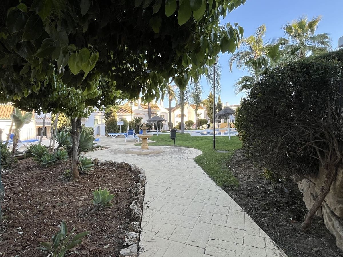 2 makuuhuone Huoneisto myytävänä paikassa Aloha Golf mukana uima-altaan 
autotalli - 405 000 € (Ref: 9749238)