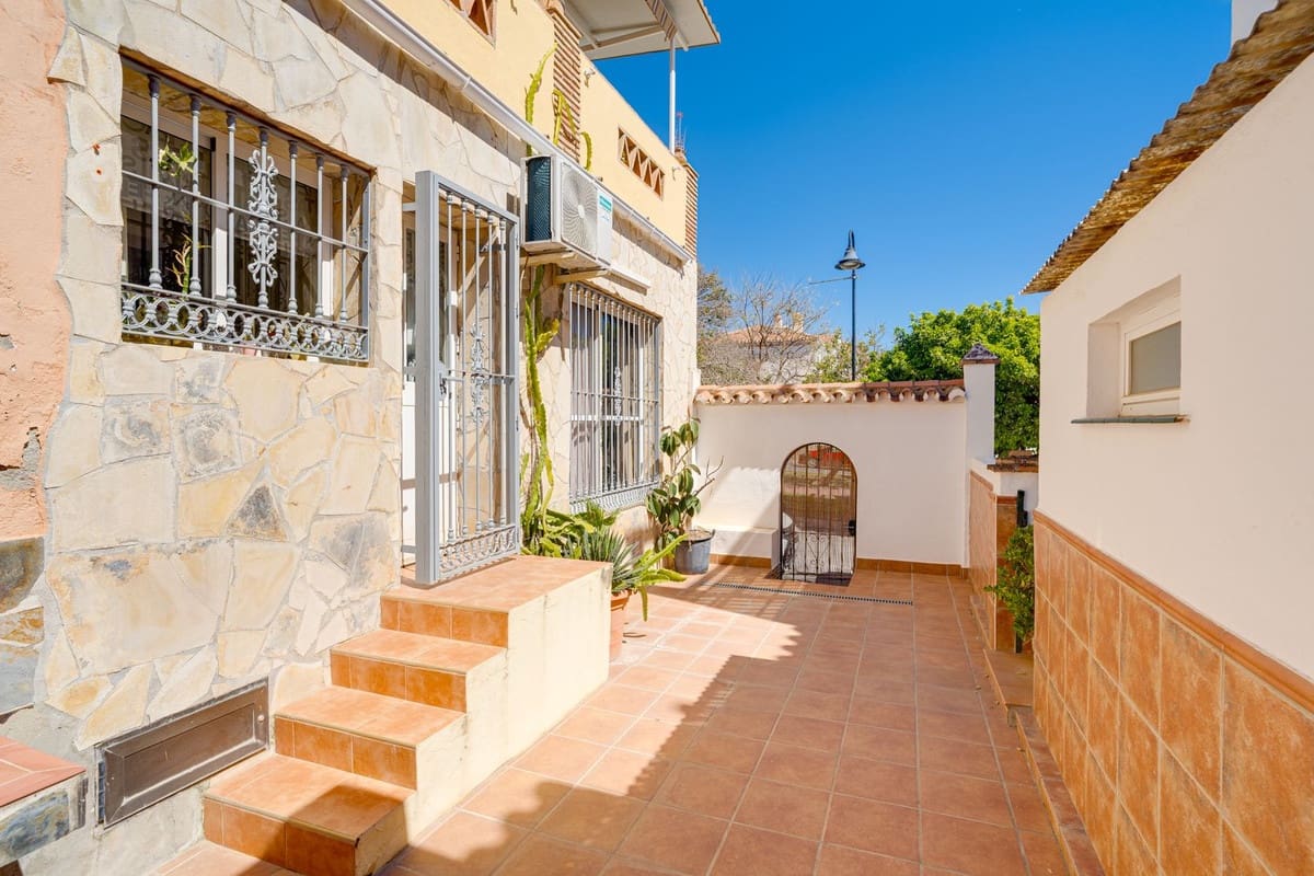 3 sypialnia Dom na sprzedaż w Las Lagunas de Mijas z basenem garażem - 490 000 € (Ref: 9749350)