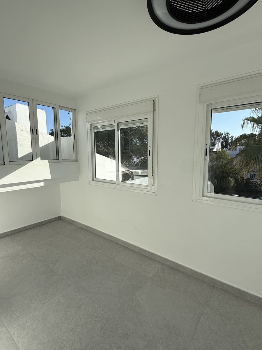 3 chambre Penthouse à vendre à Elviria avec piscine garage - 450 000 € (Ref: 9753548)