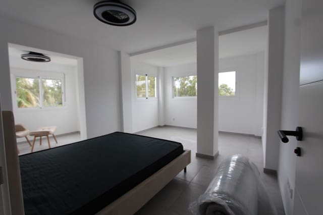 3 chambre Penthouse à vendre à Elviria, Marbella avec piscine garage - 450 000 € (Ref: 9753548)