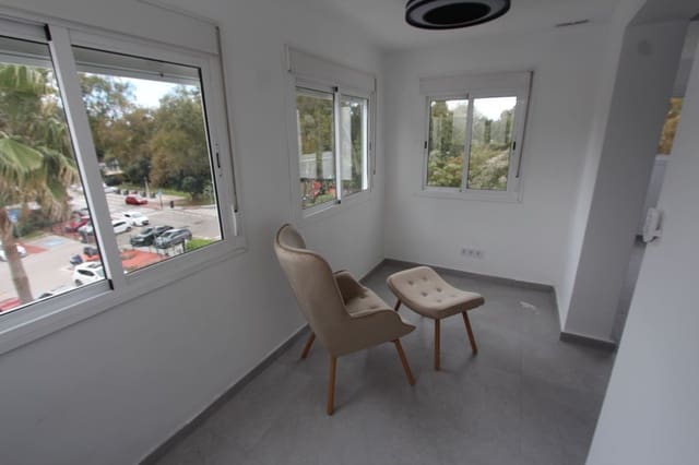 3 chambre Penthouse à vendre à Elviria, Marbella avec piscine garage - 450 000 € (Ref: 9753548)