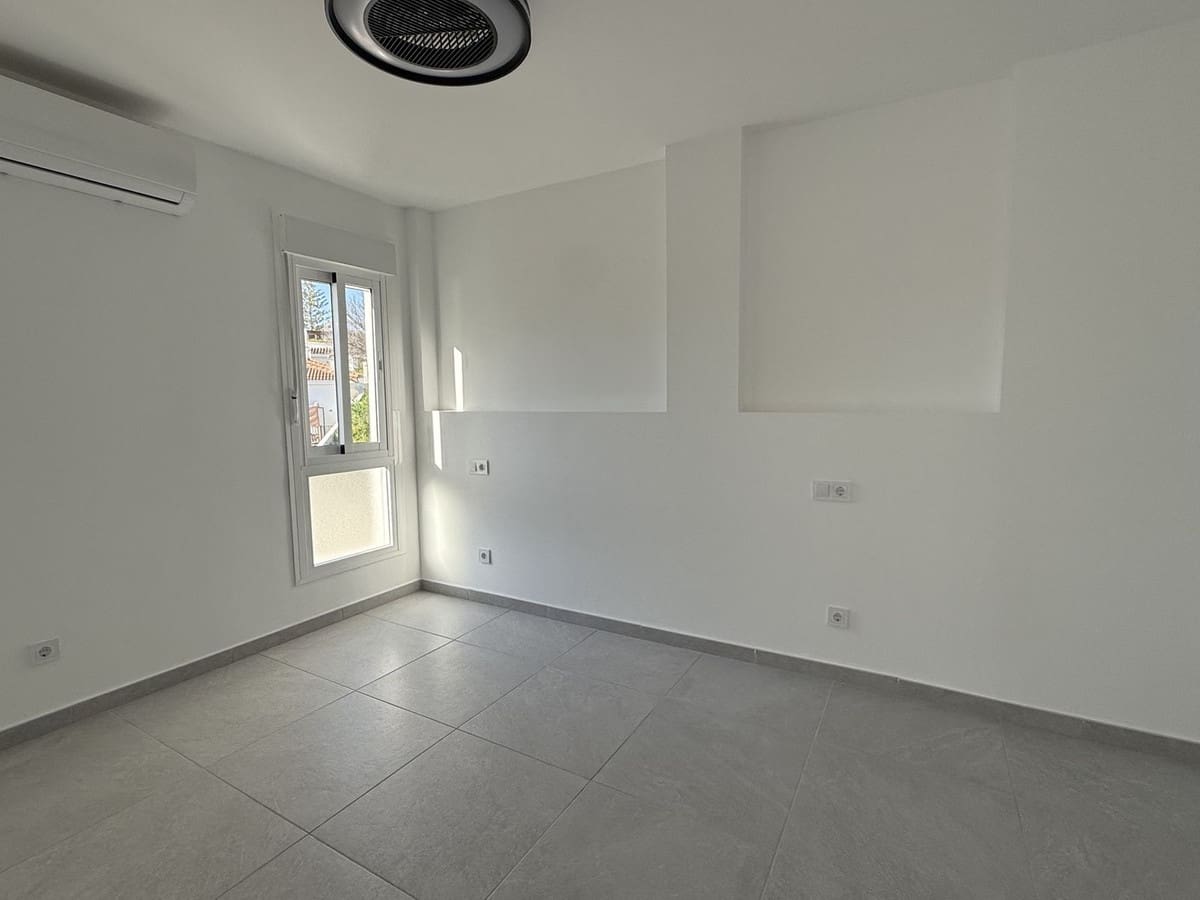 3 chambre Penthouse à vendre à Elviria avec piscine garage - 450 000 € (Ref: 9753548)