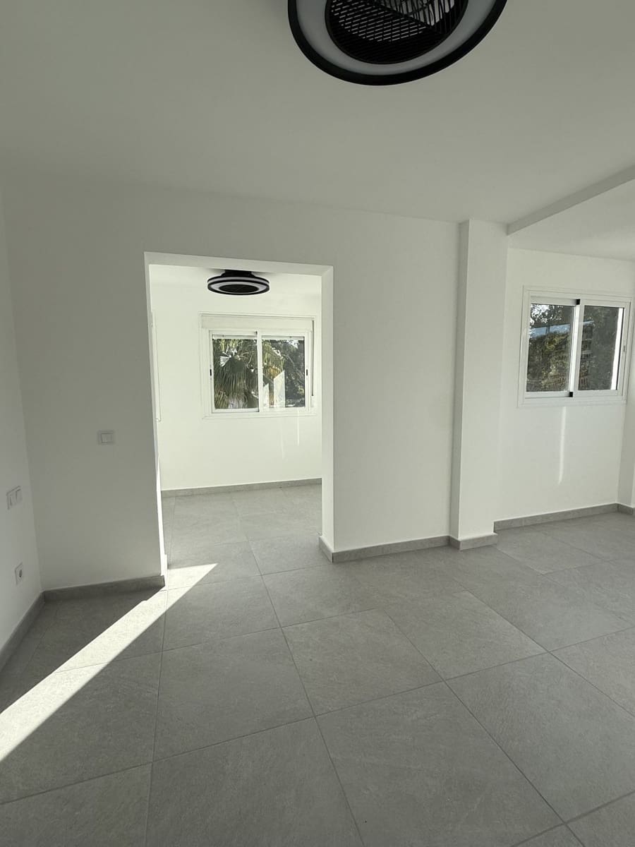 3 chambre Penthouse à vendre à Elviria avec piscine garage - 450 000 € (Ref: 9753548)