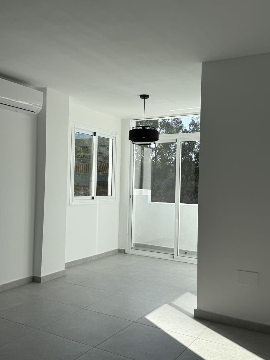 3 chambre Penthouse à vendre à Elviria avec piscine garage - 450 000 € (Ref: 9753548)