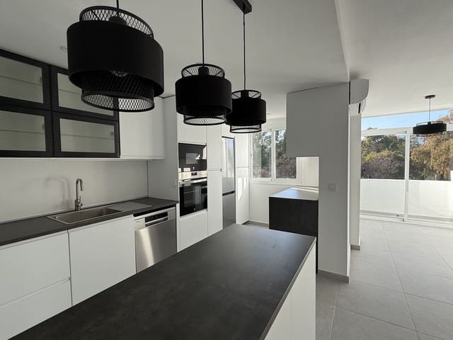 3 chambre Penthouse à vendre à Elviria, Marbella avec piscine garage - 450 000 € (Ref: 9753548)