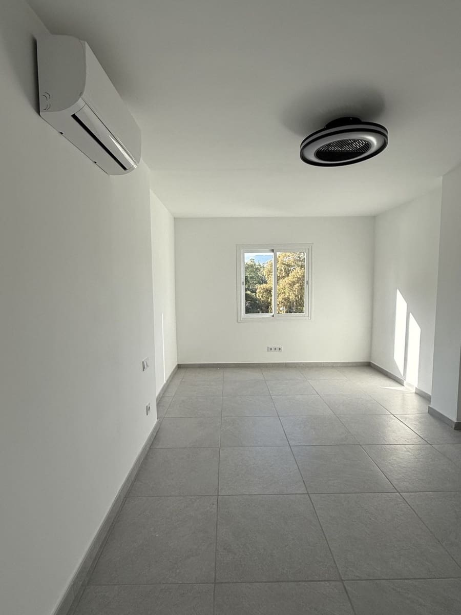 3 chambre Penthouse à vendre à Elviria avec piscine garage - 450 000 € (Ref: 9753548)