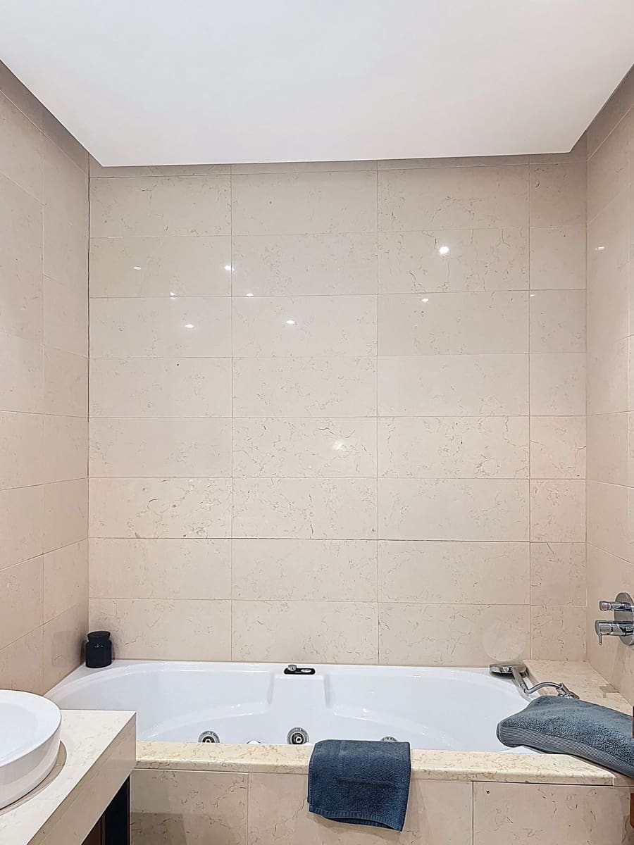 2 bedroom Apartment for sale in Benahavis with pool garage - € 575,000 (Ref: 9753566)